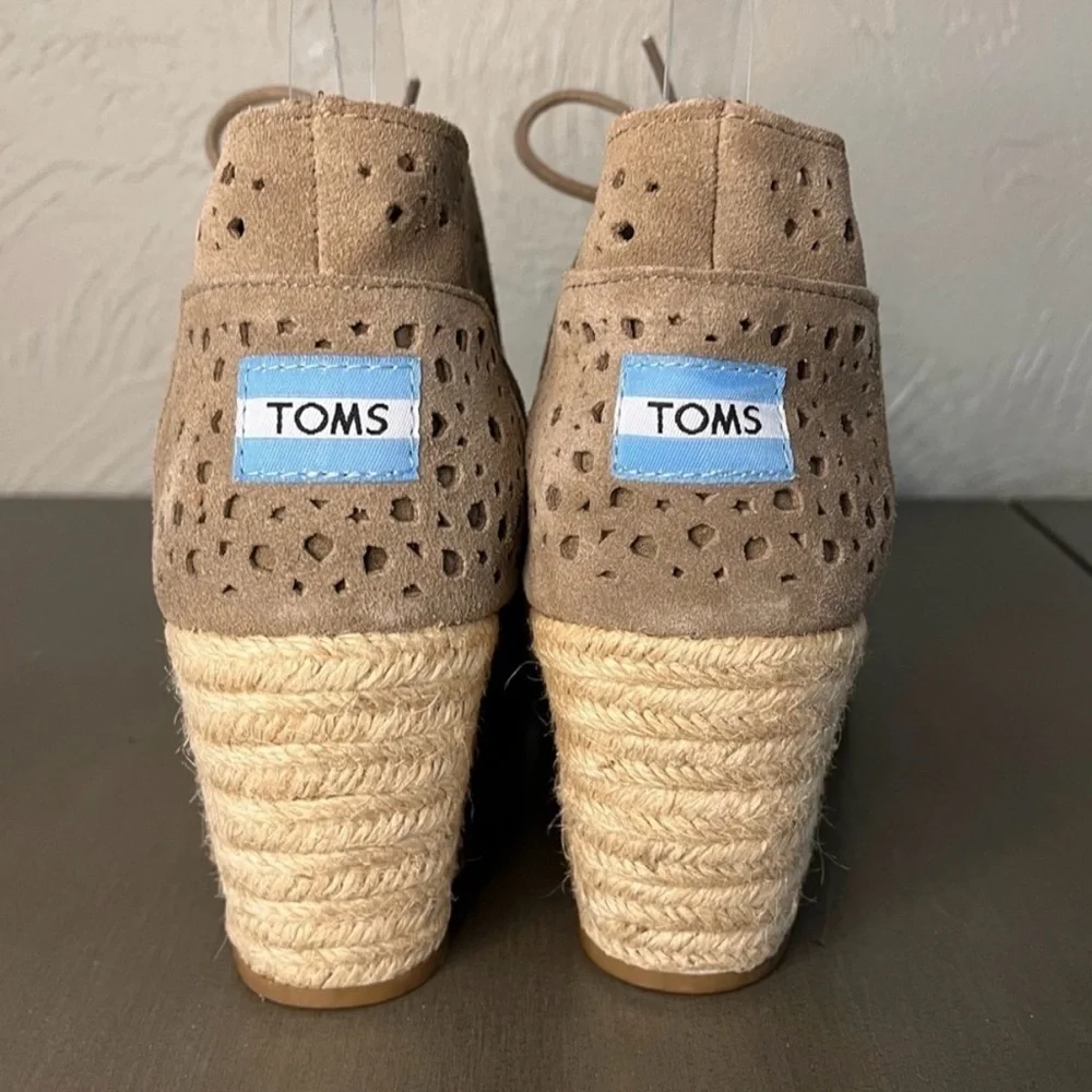 TOMS Taupe Suede Perforated Wedge Booties Size 8 NWT Boho